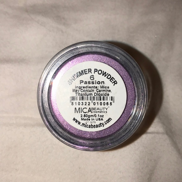 Eyeshadow - Picture 3 of 8